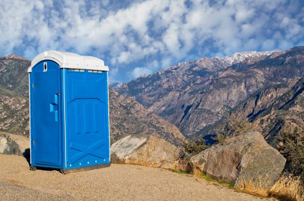 Best VIP or Luxury Restroom Trailers  in Country Knolls, NY